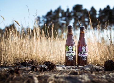 Proteínové pivo, z ktorého nerastie pupok, ale svaly. Pre mužov i ženy.