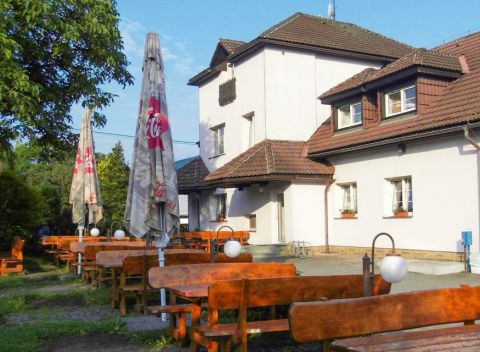 Beskydy pri Pustevnách s polpenziou a fľašou vína v penzióne U Veterána.