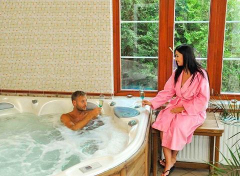 Hévíz so vstupenkou k termálnemu jazeru a wellness v Hoteli Erzsébet***.