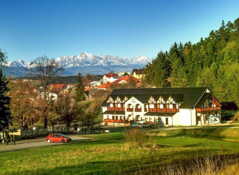 Nízke Tatry pri aquaparkoch v rodinnom Penzióne Zivka s raňajkami/polpenziou a požičaním elektrokolobežiek