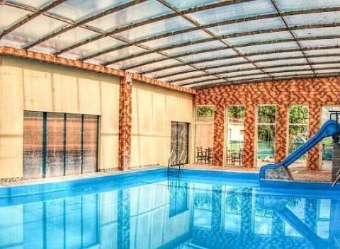 Malé Bielice v penzióne Kalinka pre dvoch s polpenziou, vstupom do bazéna, vírivky, sáun a fitness.