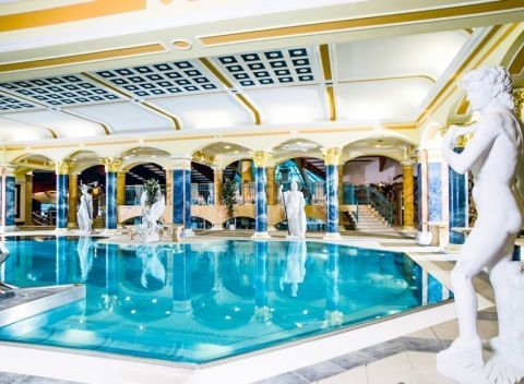 Rajecké Teplice v penzióne 500 m od kúpeľov s polpenziou, fľašou vína a masážou.