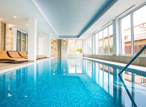 Miskolc v Hoteli Aurora **** s polpenziou a neobmedzeným wellness, dieťa zdarma.