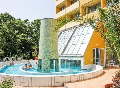 Hévíz v Hunguest Hoteli Helios *** s neobmedzeným wellness a polpenziou.