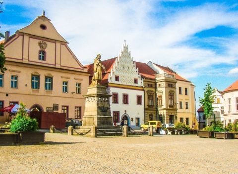 Južné Čechy: hotel Slávia s raňajkami, úschovňou bicyklov + deti do 6 r. zdarma.