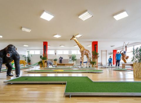 Vnútorný minigolf, to najlepšie miesto pre relax a zábavu v ASTORIA miniGolf.