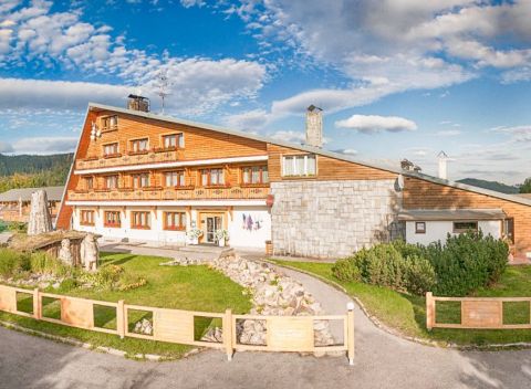 Beskydy: Wellness Hotel Bahenec *** s polpenziou, bazénom, saunou a procedúrami.