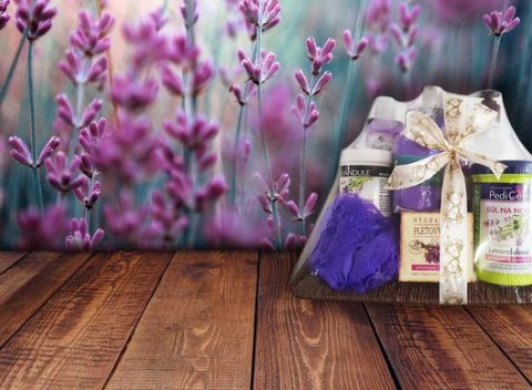 Darčekové balenie levanduľovej kozmetiky s nádhernou vôňou provensálskych lúk.