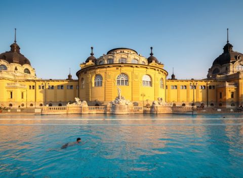 Budapešť luxusne v hoteli Park Inn **** so vstupom do kúpeľov Szechenyi.