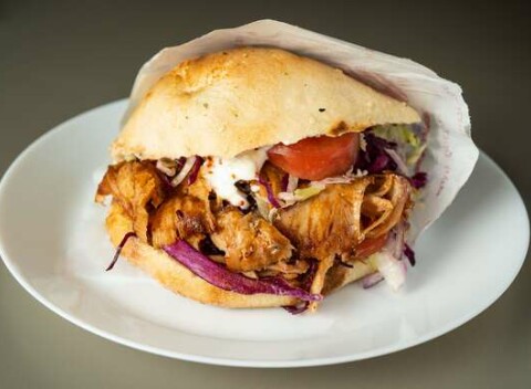 Najlepší kebab v meste v Papa Turkish - kurací, teľací, v žemli, so zeleninou, hranolkami alebo ryžou (kupón platí vo všetkých prevádzkach)