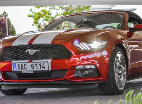 Splňte si sen o jazde na legende amerických ciest! Jazda na prenajatom Mustangu Cabrio.