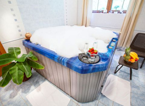 Májový pobyt vo Ville Carpediem, ktorý si užijete naplno aj s polpenziou a privátnym wellness.