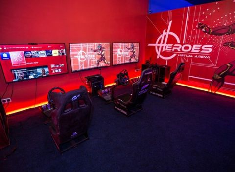 Na štart, zaradiť jednotku – pozóóór – a idééš! Preteky vo virtuálnej realite pre 1 až 3 osoby.