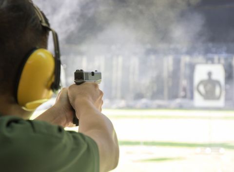 Streľba ostrými nábojmi na strelnici v centre Bratislavy, zbrojný pas nie je potrebný.