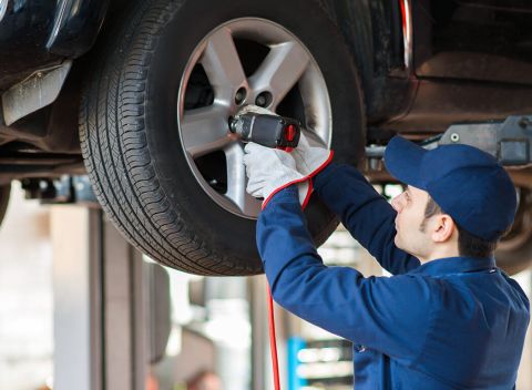 Výmena kolies, prezutie pnematík či uskladnenie pneumatík na sezónu v Autoservise G&B Corporation.