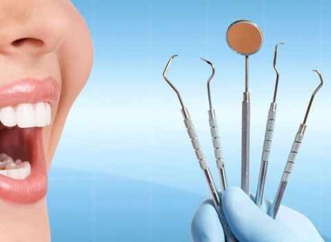 Komplexná dentálna hygiena alebo bielenie zubov v dentálnom centre Verona.