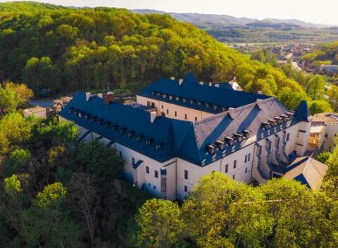 EXTRA LETNÉ CENY: Pobyt na zámku Grand Vígľaš**** s každodenným wellness, polpenziou, prehliadkou a 2 deťmi zdarma