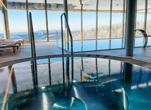 Krkonoše v Hoteli Tetřeví Boudy *** s polpenziou, wellnes s bazénom, vírivkou a saunami + biliard a šípky