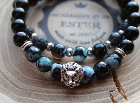 Ručne robené náramky z polodrahokamov podľa výberu v darčekovej krabičke.