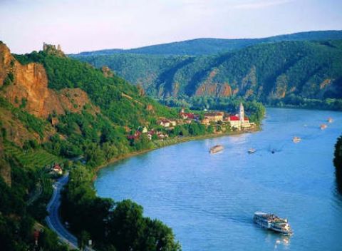 Príjemný výlet do romantického údolia Wachau. Užite si krásy Rakúska s komfortnou dopravou.