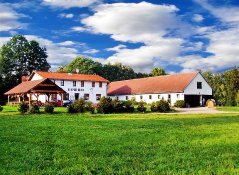 Letné Beskydy na ranči s koňmi + raňajky a varianty so saunou, jazdeckým výcvikom i rodinný balíček.