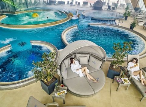 Romantická jar pod Tatrami s celodenným vstupom do aquaparku Aquacity Poprad a 1 nocou grátis.