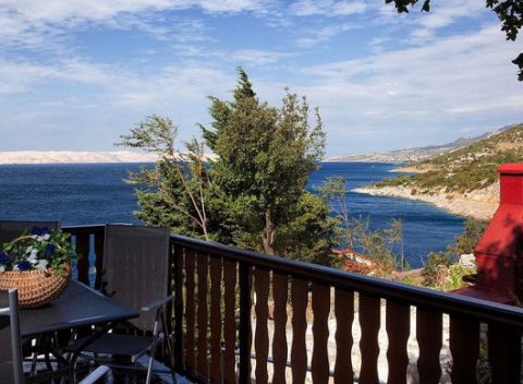 Dovolenka v apartmánoch pri pláži v chorvátskom Karlobagu na samom severe Dalmácie.