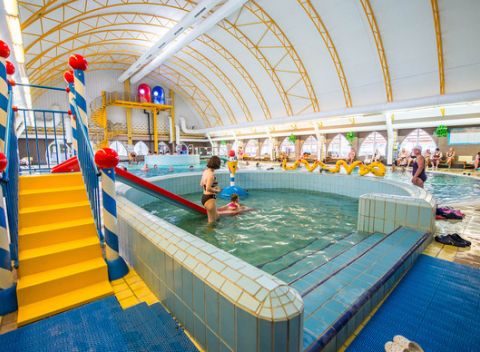 Užite si deň plný zábavy. Celodenný vstup do Thermal Corvinus vo Veľkom Mederi.