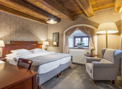 Praha: Romantický Pytloun Zámocký Hotel Ctěnice **** v izbe Deluxe s raňajkami, tapas a vstupmi na výstavy