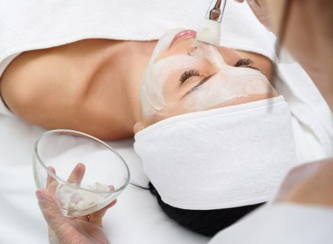 Kompletné hĺbkové alebo liftingové ošetrenie pleti so sérom značky DEVEE® a prístrojom BYAS.