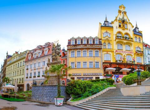 Karlovy Vary luxusne v hoteli Heluan & Ester**** s polpenziou, bazénom a masážou. Wellness balíček v cene!