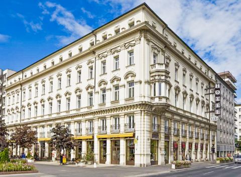 Relaxujte v centre kúpeľov Györ v hoteli z luxusnej siete Danubius s polpenziou a termálnými kúpeľmi.