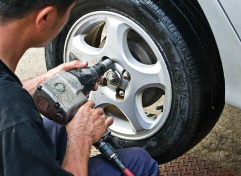 Kompletné prezutie pneumatík s vyvážením + kontrola vozidla