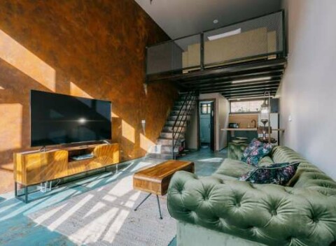 Štýlové ubytovanie v loft apartmáne Rezortu Fabrika Vyhne so vstupom do Vodného raja Vyhne a masážou