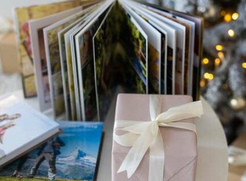 Lesklá fotokniha v tvrdých doskách: 32 až 200 strán + DARČEK