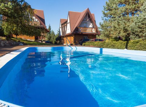 Chalupy pod Magurou v Pieninách s vonkajším bazénom, ohniskom a saunou.