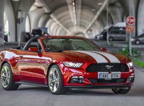Nezabudnuteľná jazda na Mustangu Cabrio: Darček, ktorý poteší každého milovníka áut