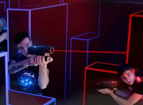 Akčná Laser Game v jednej z najmodernejších Laser Arén v Európe: až 300 m2, kde sa môžete vyblázniť