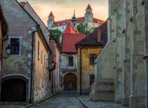 Objavte nepoznané zákutia Bratislavy na mestskej rodinnej hre s prvkami Escape room od ZAZITO.OOO