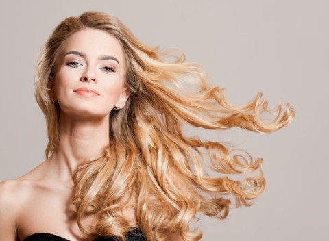 Melír, strih a regeneračný balíček na vlasy v Studio Valery v centre Bratislavy.