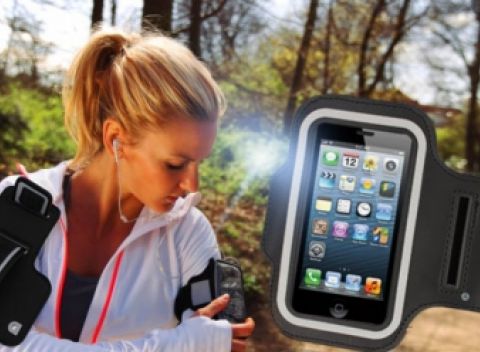 Praktické športové púzdro Motivujte sa pri behu alebo vo fitku Vašou obľúbenou hudbou! Využite praktické univerzálne ŠPORTOVÉ PÚZDRO pre smartphony a užívajte si obľúbenú muziku bez obmedzenia! Akčná cena 6.99 € vrátane poštovného!