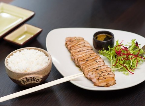 Lahodné kačacie prsia s teriyaki omáčkou v Akiko - Sushi bar & restaurant.