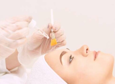 Revolučný dvojfázový peeling BioRePeelCl3 pre hĺbkovú obnovu a spomalenie starnutia pokožky bez ihiel