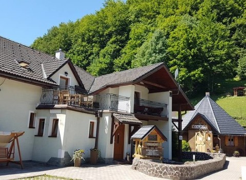 Letné dni na vrcholoch Nízkych Tatier v penzióne Dúhový pstruh, raj pre náruživých turistov.