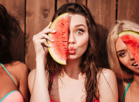 Kozmetické ošetrenie s masážou tváre, ultrazvukovým čistením Skin scrubberom a intenzívnym sérom.