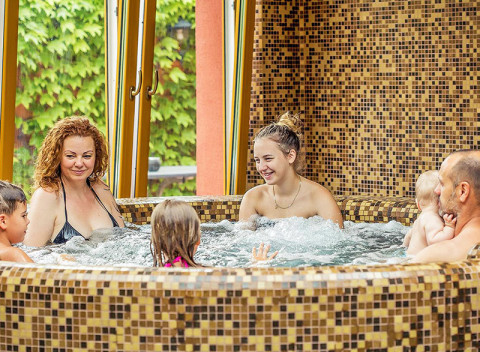 Letný Balaton s neobmedzeným wellness v obľúbenom 4* hoteli s polpenziou + pobyt aj na celý týždeň.