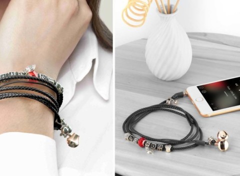 Funkčné a štýlové slúchadlá do uší s mikrofónom, ktoré si omotáte ako doplnok okolo zápastia.