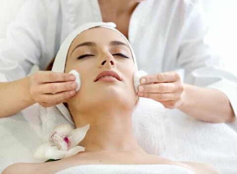 BLACK FRIDAY: Chemický peeling a odstránenie pigmentových škvŕn na klinike Mishellbeauty v Bratislave