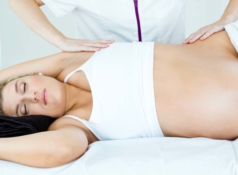 Individuálne cvičenie s fyzioterapeutkou a príprava na pôrod alebo masáž v tehotenstve.