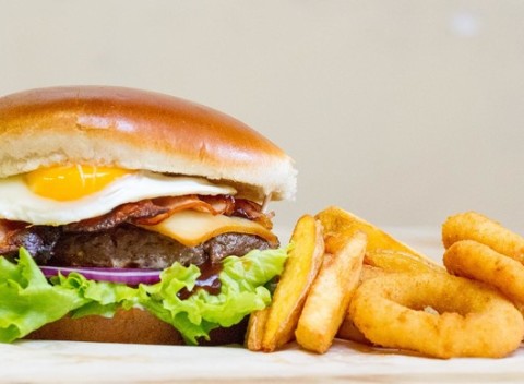 Pravé americké burgre v reštaurácii Bigger. Skvelý večer s priateľmi na americký štýl.